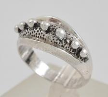 Ezüst(Ag) gyöngymintás gyűrű, jelzett, méret: 55, nettó: 5,8 g