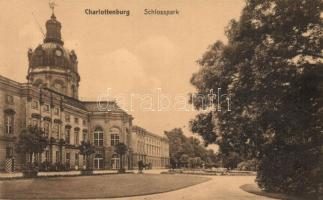 Berlin - 31 db régi képeslap érdekes darabokkal / 31 pre-1945 postcards with some interesting ones