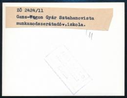 cca 1960 Ganz-Vagon Gyár Sztahanovista munkamódszerátadó iskola, sajtófotó, feliratozva, pecséttel j...