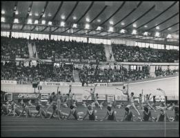 Tornászok rendezvényen, 2 db fotó, 18x23 cm