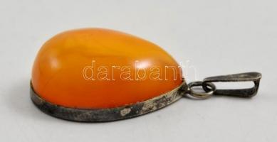 Borostyán bross, jelzett ezüst foglalattal, 5,5x2 cm