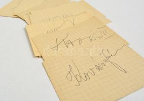 A Bástya (MTK) labdarúgócsapat tagjainak és edzők aláírásai noteszlapokon. Mándik, Turdi, Szolnok, G...