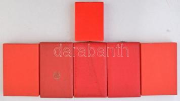 8db-os vegyes kitüntetés és jelvény tétel a szocialista korszakból, közte 1966. "Szocialista Ha...