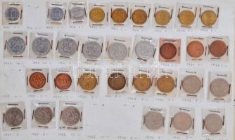 ~323db-os vegyes külföldi érme tétel gyűrűs mappában papírlapokra rögzítve, közte Csehszlovákia, Len...