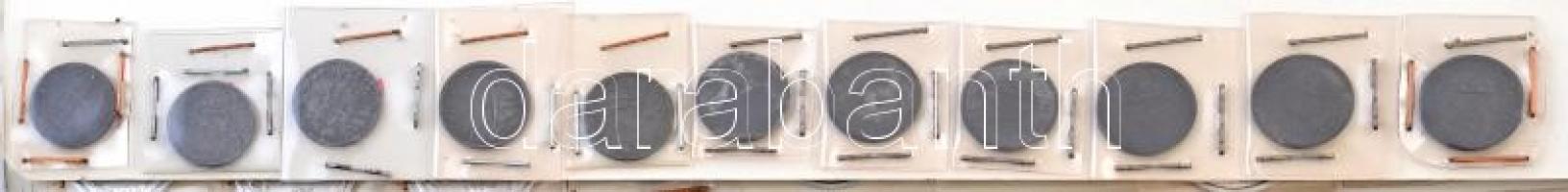 ~569db-os vegyes magyar fémpénz tétel szalagos irományfedélben, közte a korona és pengőidőszak érmei...