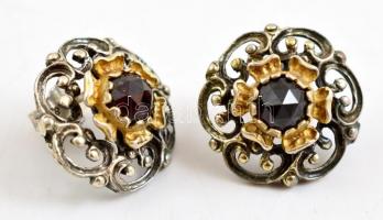 Ezüst(Ag) gránáttal díszített ékszerszett (fülbevaló, karkötő, nyakék), jelzett, bruttó: 106,1 g