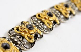 Ezüst(Ag) gránáttal díszített ékszerszett (fülbevaló, karkötő, nyakék), jelzett, bruttó: 106,1 g