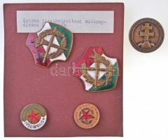 ~1940-1950. 17db-os vegyes militária tétel, benne jelvények, sapkajelvények, gombok + 1934. "XX...