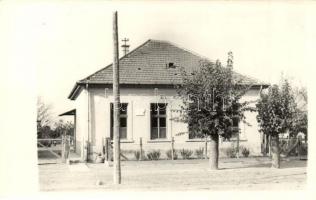 ~1950 Kisláng, Fő utcai állami iskola. photo