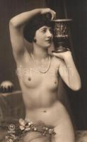 Erotic nude lady. PC Paris 2226.