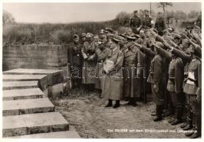 Der Führer auf dem Ehrenfriedhof von Langemarck / Adolf Hitler and soldiers by the Heroes cemetery of the Langemarck battle. Photo Hoffmann W 36