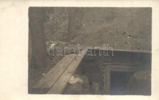 2 db első világháborús fotó: halott katonák a lövészárokban / 2 WWI military photos with dead soldie...