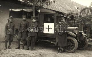 ~1940 Magyar Vöröskeresztes automobil katonákkal / Hungarian Red Cross automobile with soldiers. Fekete László photo