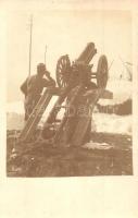 Osztrák-magyar első világháborús könnyű ágyú megemelt állásban télen / WWI K.u.K. military, light cannon in raised position in winter. photo