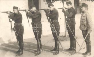 1914 Székesfehérvár, lövész katonák kiképzése, célbatartás / WWI K.u.k. military training, aiming drill. Fekete Zoltán photo