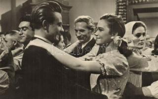 8 db főleg régi magyar népviseletes folklór motívumlap / 8 mainly pre-1945 Hungarian folklore motive...