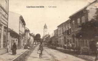 Liptószentmiklós, Liptovsky Mikulas; Úri utca, férfi madárkalitkával / Herrengasse / street view, man with birdcage (EK)