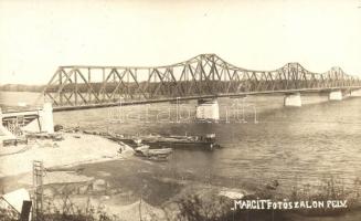 1933 Dunaföldvár, Duna part a Beszédes József híddal. Margit fotószalon felvétele. photo (fl)