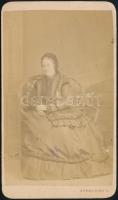 cca 1860 Szontagh Darvas Ágnes (1817-1892), iglói Szontagh Ferenc (1814-1884) földbirtokos, nógrádi főszolgabíró felesége, keményhátú fotó, Pest, Strelisky, a hátoldalon feliratozva, 10x6 cm.