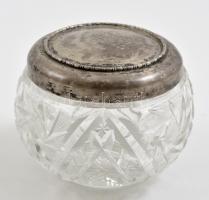 Ólomkristály tartó, monogramos ezüst(Ag) fedéllel, jelzett, az üveg alján karcolásokkal, apró csorbákkal, d: 9 cm