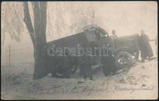 1917 Krasznaputna elakadt katonai teherautó a hófúvásban. Fotólap 14x9 cm