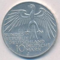 NSZK 1972J 10M Ag "Müncheni Olimpia - Stadion" T:1-,2 ph.
FRG 1972J 10 Mark Ag "Müni...