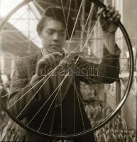 cca 1952 Csepeli Kerékpárgyár, 2 db szabadon felhasználható vintage negatív (6x6 cm) és 2 db mai nag...