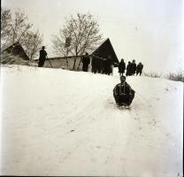 cca 1950 Téli örömök, 8 db szabadon felhasználható vintage negatív Krisch Béla (1929-?) kecskeméti f...
