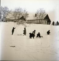 cca 1950 Téli örömök, 8 db szabadon felhasználható vintage negatív Krisch Béla (1929-?) kecskeméti f...