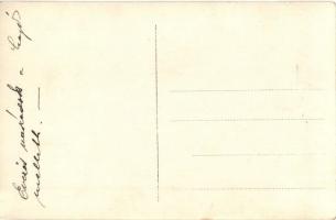 Evezős naszádok az SMS Viribus Unitis az Osztrák-Magyar Haditengerészet Tegetthoff-osztályú csatahaj...