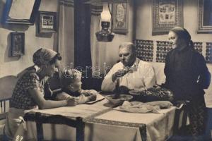 cca 1939-1940 a Földindulás c. film fotóalbuma, Hans Manninger felvételei, különböző méretben, össze...