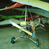 cca 1994 Jelzés nélkül 13 db aktfelvétel színes negatívra,  Menesdorfer Lajos (1941-2005) budapesti ...