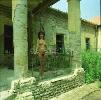 cca 1994 Jelzés nélkül 5 db aktfelvétel színes negatívra,  Menesdorfer Lajos (1941-2005) budapesti f...