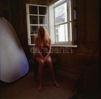 cca 1988 Jelzés nélkül 7 db aktfelvétel színes negatívra,  Menesdorfer Lajos (1941-2005) budapesti f...