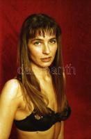 cca 1989 Fehérneműs kasztingon, szolidan erotikus felvételek, 37 db vintage negatív, 24x36 mm