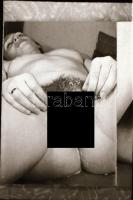 cca 1971 Egészséges erotika, 9 db vintage negatív és/vagy diapozitív, 24x36 mm