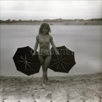 cca 1976 Magyar virtus - szolidan erotikus felvételek, 3 db vintage papírkép + 4 db vintage negatív ...