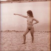 cca 1976 Magyar virtus - szolidan erotikus felvételek, 3 db vintage papírkép + 4 db vintage negatív ...