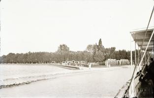 cca 1940 Balatonfüred - fürdőház, vendéglő, pensio, vízpart, stb., 11 db vintage negatív és 11 db vi...