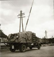 Tehergépjárművek tétele, 9 db szabadon felhasználható, vintage negatív különféle korokból, 6x6 cm és...