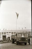 Tehergépjárművek tétele, 9 db szabadon felhasználható, vintage negatív különféle korokból, 6x6 cm és...