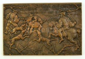 Kutas László (1936-): Janus Pannonius Ferdén álló agyarával.... Bronz vadász falikép, jelzett, 19,5×29,5 cm