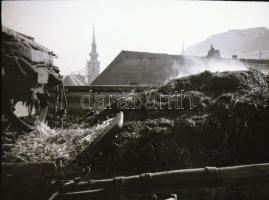 cca 1928 Budapest, Tabán, 2 db vintage negatív + 3 db későbbi nagyítás, a negatív és pozitív képek k...