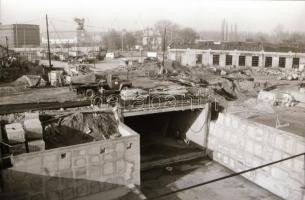 cca 1989 Újpest állomás felszíni építése, 44 db szabadon felhasználható vintage negatív, 24x36 mm