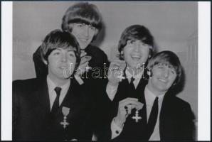 cca 1966 Beatles együttes, Fekete György (1904-1990) budapesti fényképész gyűjtéséből, 3 db mai nagyítás, 10x15 cm