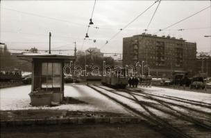 1981 Budapest, Villamosok az Árpád hídon, 38 db szabadon felhasználható vintage negatív, 24x36 mm