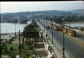 cca 1950 Budapesti villamosok a Margit hídon + egy felvétel a Duna parti épületekről, 2 db szabadon felhasználható vintage negatív, 24x36 mm