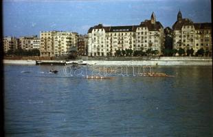 cca 1950 Budapesti villamosok a Margit hídon + egy felvétel a Duna parti épületekről, 2 db szabadon ...