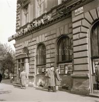 cca 1953 Budapesti épületek, látképek, életképek, 13 db szabadon felhasználható vintage negatív, 9x1...