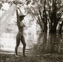 cca 1981 Kalandvágyók, szolidan erotikus felvételek, 4 db vintage fotó + 3 db vintage negatív, (a po...